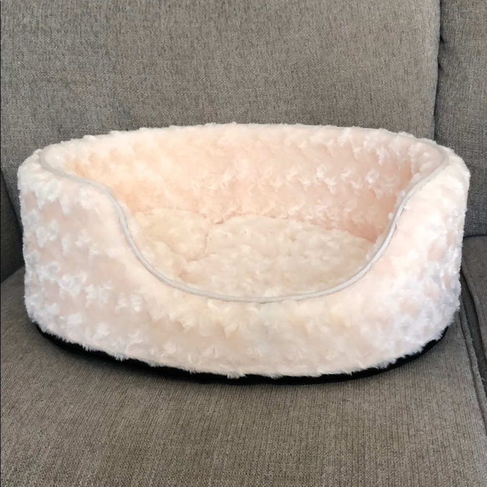 Plush pet bed